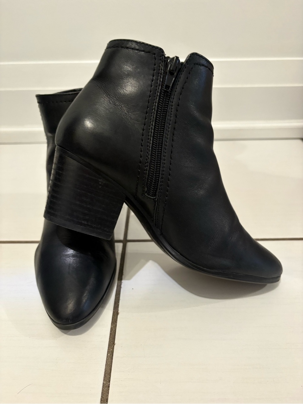 Ladies Aldo Black Leather Ankle Boots, Sz 5